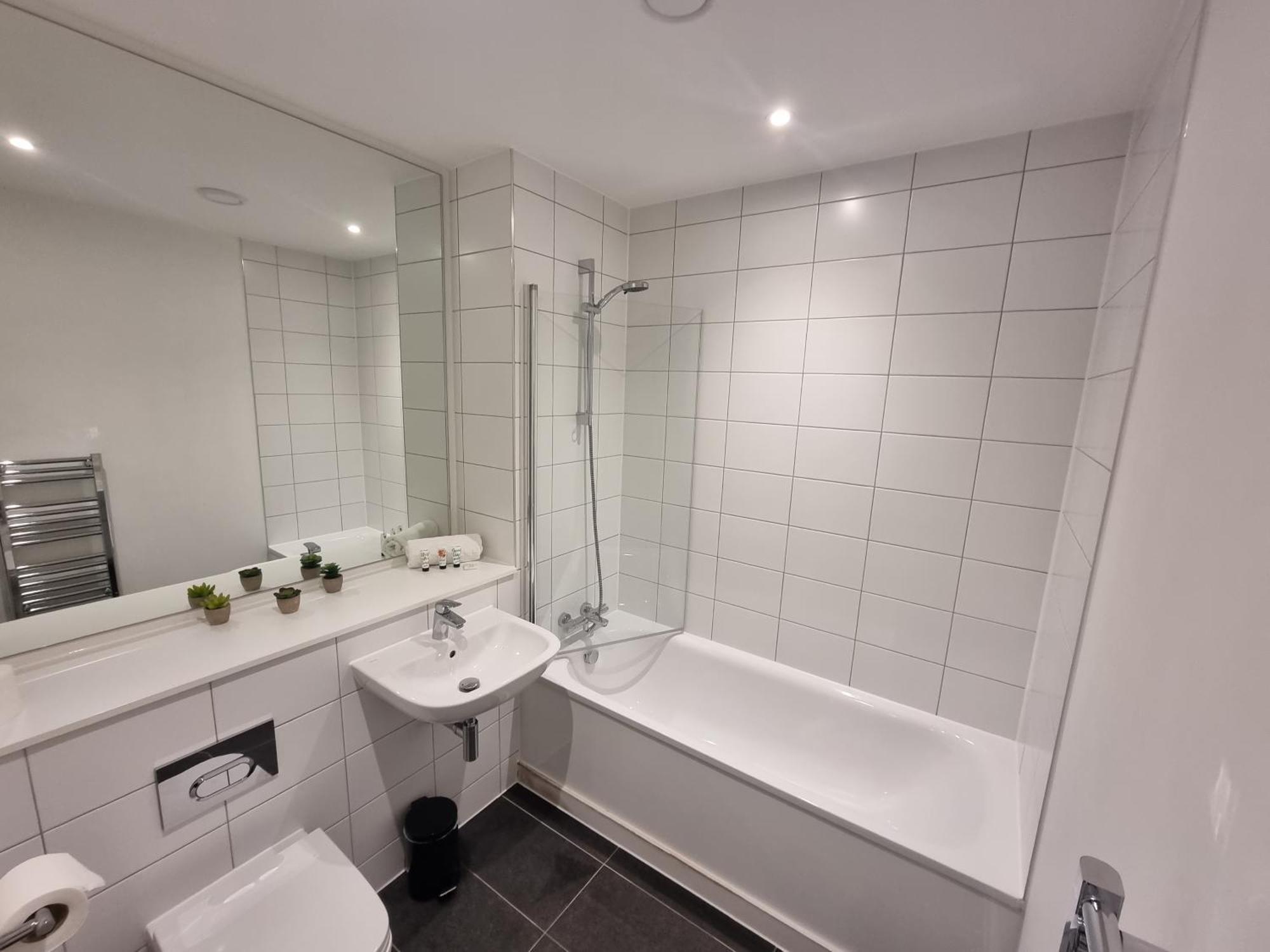 Trafford Suite Modern 1 Bed With Cinema Room Manchester Eksteriør billede