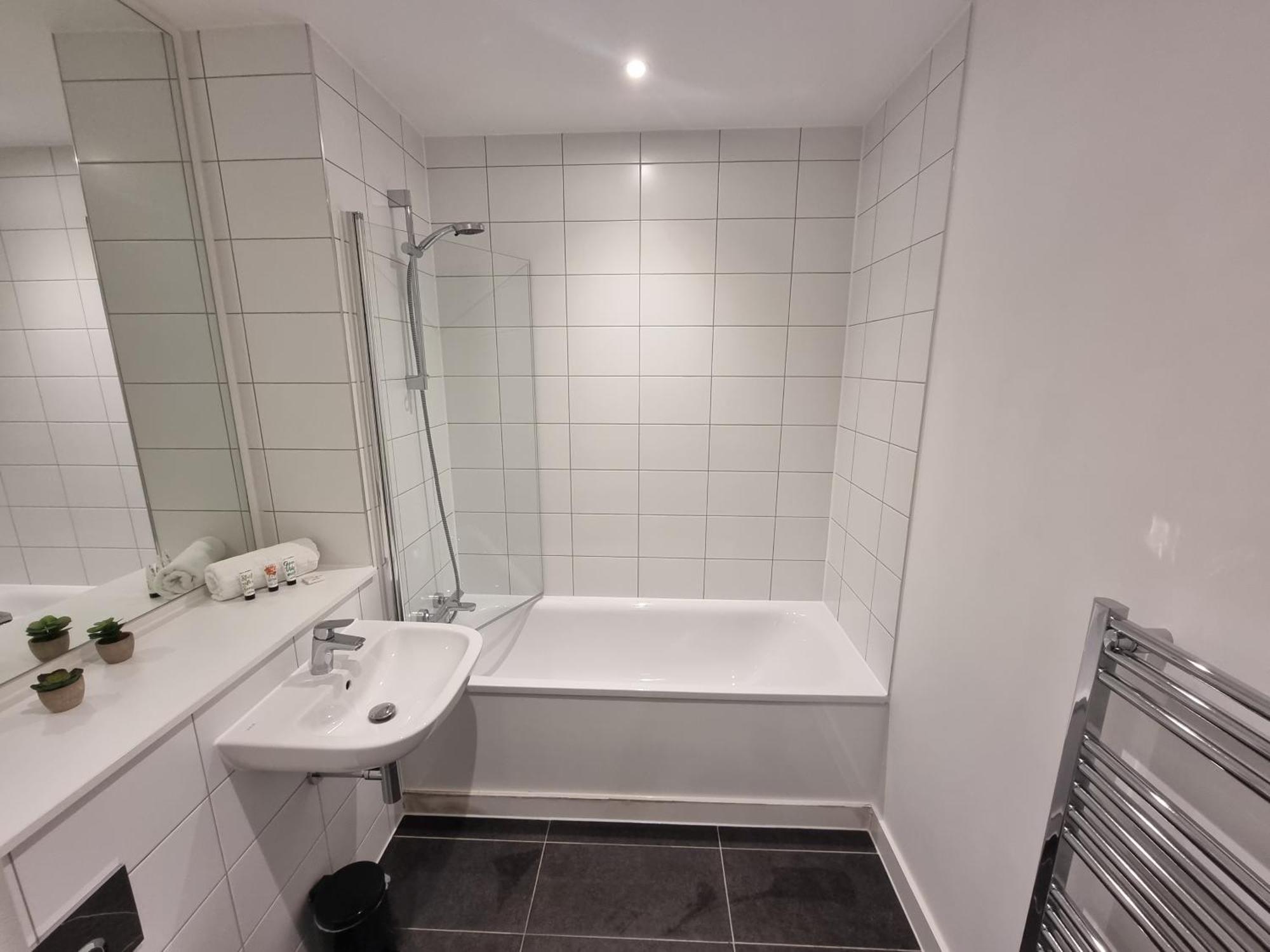 Trafford Suite Modern 1 Bed With Cinema Room Manchester Eksteriør billede